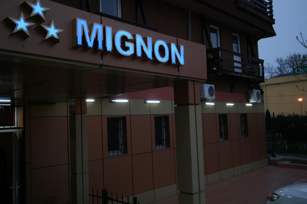 Hotel-Hostel Mignon Mamaia -Private Rooms With Free Parking Kültér fotó